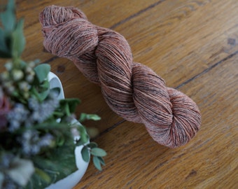 Naturally Dyed Wool Yarn Sockyarn - fingering weight, handdyed, non-superwash, plastic free, indie dyed - Merino Lino 100g