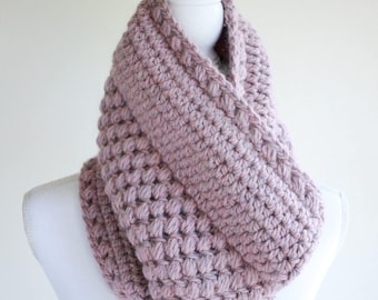 Modello a cappuccio / Modello a sciarpa a cappuccio da donna / Modello a uncinetto per sciarpa all'uncinetto / Cappuccio fai da te / Regalo fai da te per le donne - Cappuccio con boccioli raccolti P131