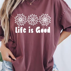 La vita è bella in formato SVG PNG, design per maglietta estiva, SVG alla moda, PNG alla moda, PNG floreale in formato SVG, salute mentale in formato SVG, cura di sé in formato SVG, positività in formato SVG PNG