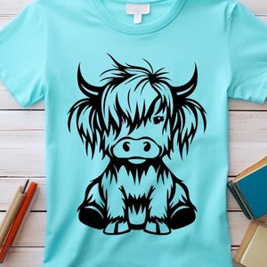 Mignonne vache Highland impertinente Svg, Png Svg vache Highland assise, Clipart vache Highland, ferme Svg, Png Svg Animal, fichier de coupe Cricut, bébé vache Svg