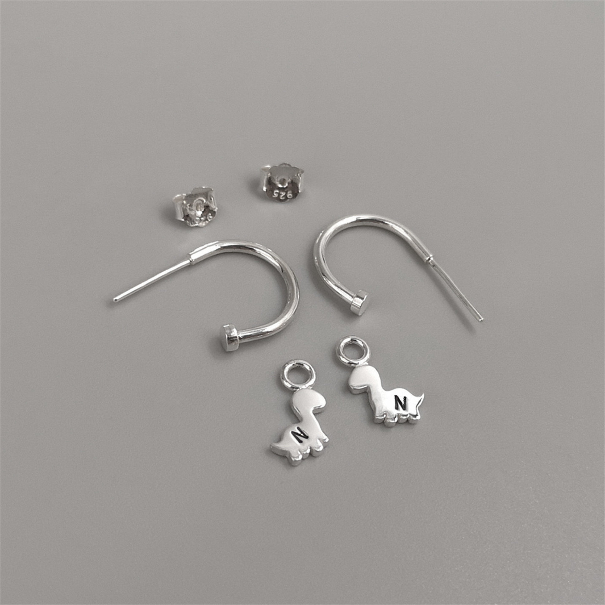 恐竜 ブラキオサウルス HM ピアス シルバー 恐竜 ブラキオサウルス