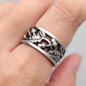Oak Leaf and Acorn Ring – Sterling Silver Nature Wedding Band – Handmade Botanical Forest Ring – Rustic Woodland Gift for Him or Her