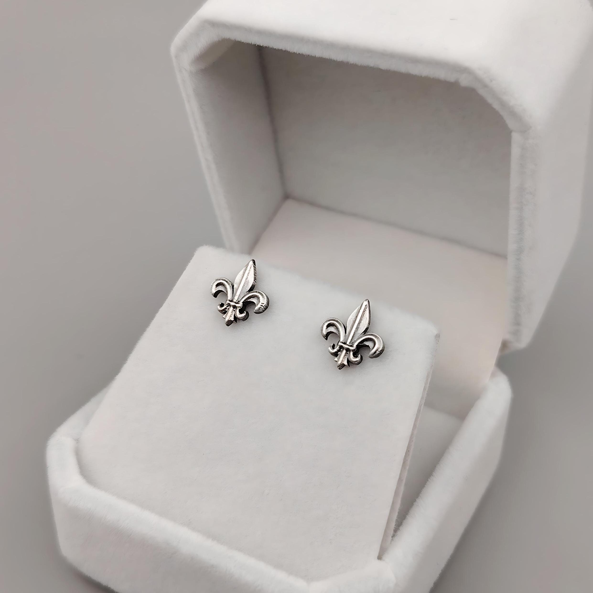 Boucles D'oreilles Anciennes Argent Fleur De Lys – Clous Royalistes 13x10 Mm, Vintage
