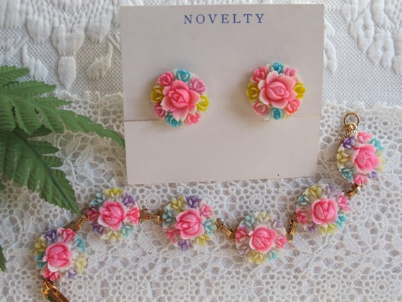 Bracelet & Earrings Molded Plastic Flowers Colour… - image 3