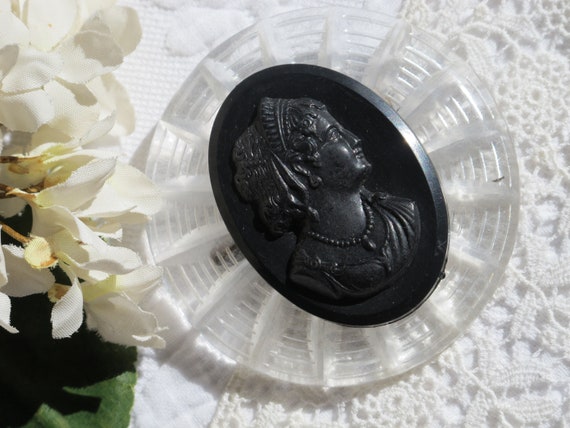 Brooch Pin Large Round Carved Clear Lucite with B… - image 3