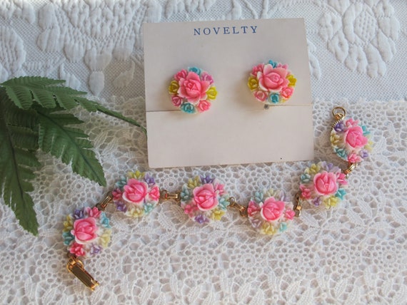 Bracelet & Earrings Molded Plastic Flowers Colour… - image 1