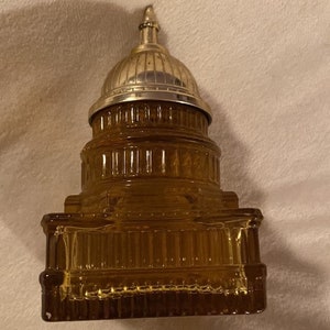 AVON 1972 The Capitol Avon Tribute After Shave 5oz Decanter. 0717