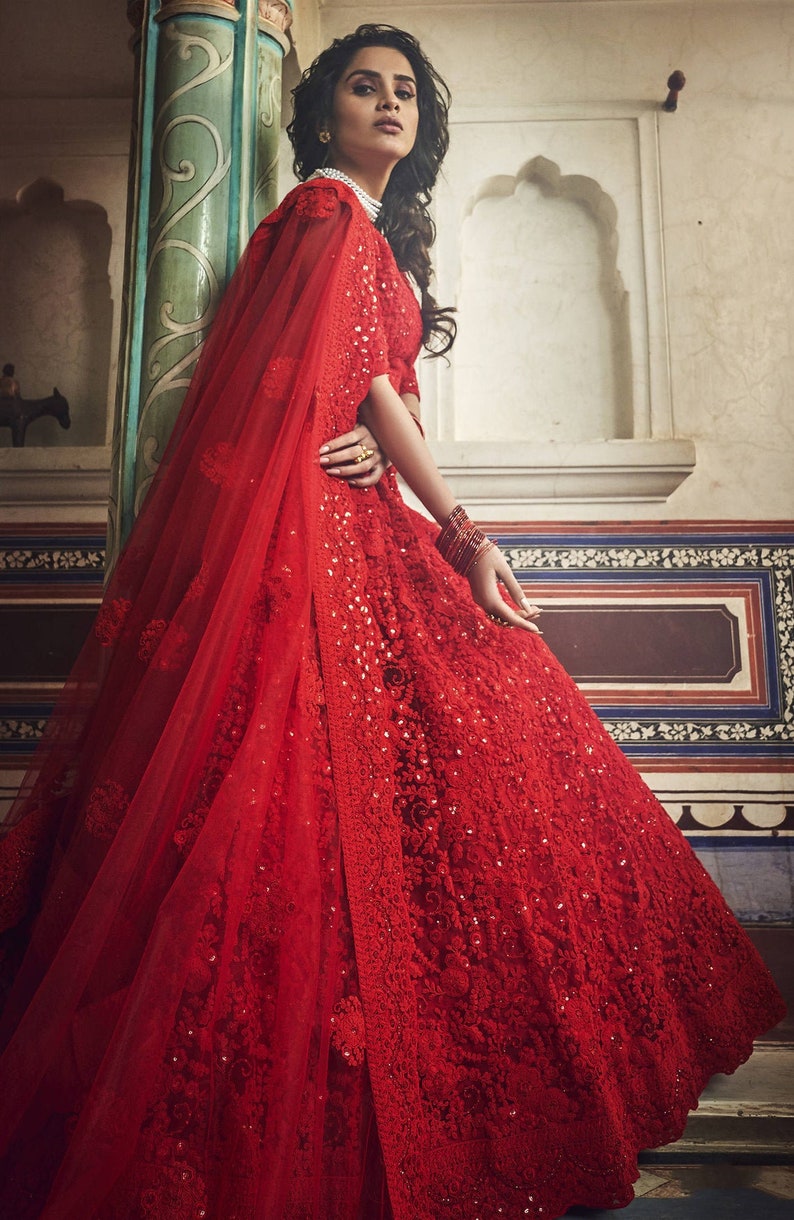 sabyasachi priyanka chopra lehenga price