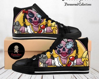 Heren- en damesschoenen uit horrorfilms, hoge sneakers op maat gemaakt uit tekenfilms, strips, leuke Voodoo Doll Schoolgirl-prints op schoenen.