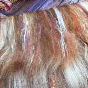 Neutral mixed fibres for spinning and felting. Art batt: merino silk textured nepps tencel. Rose gold beige colours #B5 image 2
