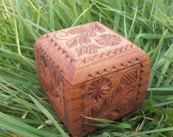 Caja de anillo de compromiso, caja de joyas talladas, caja de anillo de bodas, mini caja tallada, estuche de madera, pequeño cofre, hecho a mano, cuchillo tallado