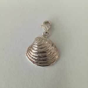 Silver Charm - Clam Shell On Lobster Clasp 9mm, Shell Charm, Beach Jewelry, Shell Jewelry, Gifts for Her, Christmas Gift, Birthday Gift