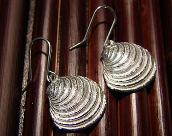Ganchos para las orejas de plata - Conchas de almeja