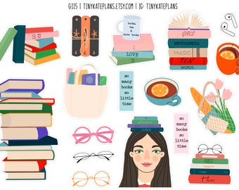 Könnte beinhalten: Ein Set mit 10 bunten Aufklebern mit Illustrationen von Büchern, Kaffeetassen, Brillen und einer Frau mit Büchern auf dem Kopf. Die Aufkleber haben Text, der "so many books so little time", "I love you", "Girls", "Encyclopedia", "Music", "Ten Words", "Forest", "Home" und "Ember" lautet.