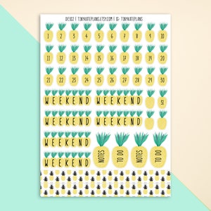 Può includere: Un foglio di 31 adesivi a tema ananas per un planner o un diario. Gli adesivi presentano i numeri da 1 a 31, la parola "weekend" e le parole "note", "da fare".