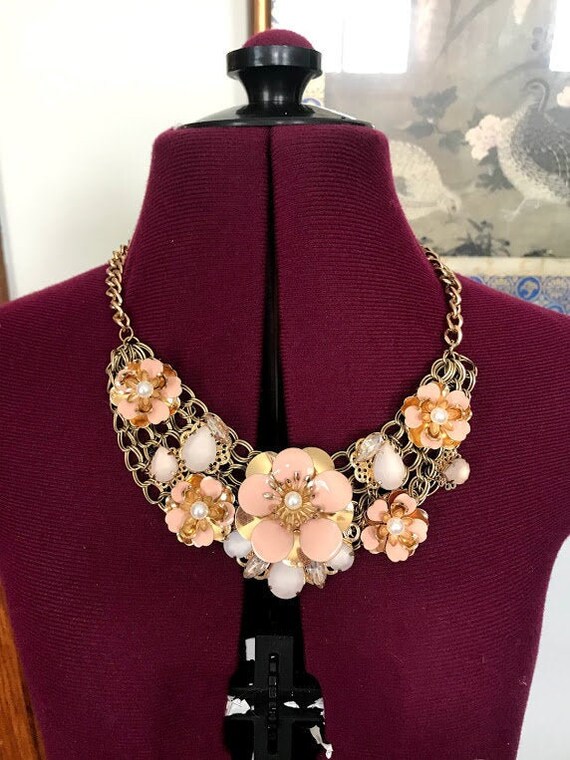 Pink flower collar necklace