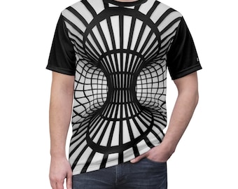 Può includere: Una t-shirt bianca e nera con un design geometrico di un tunnel 3D.