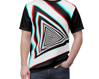 Può includere: Una maglietta nera con un design geometrico bianco e nero che presenta un'illusione ottica 3D di un triangolo.