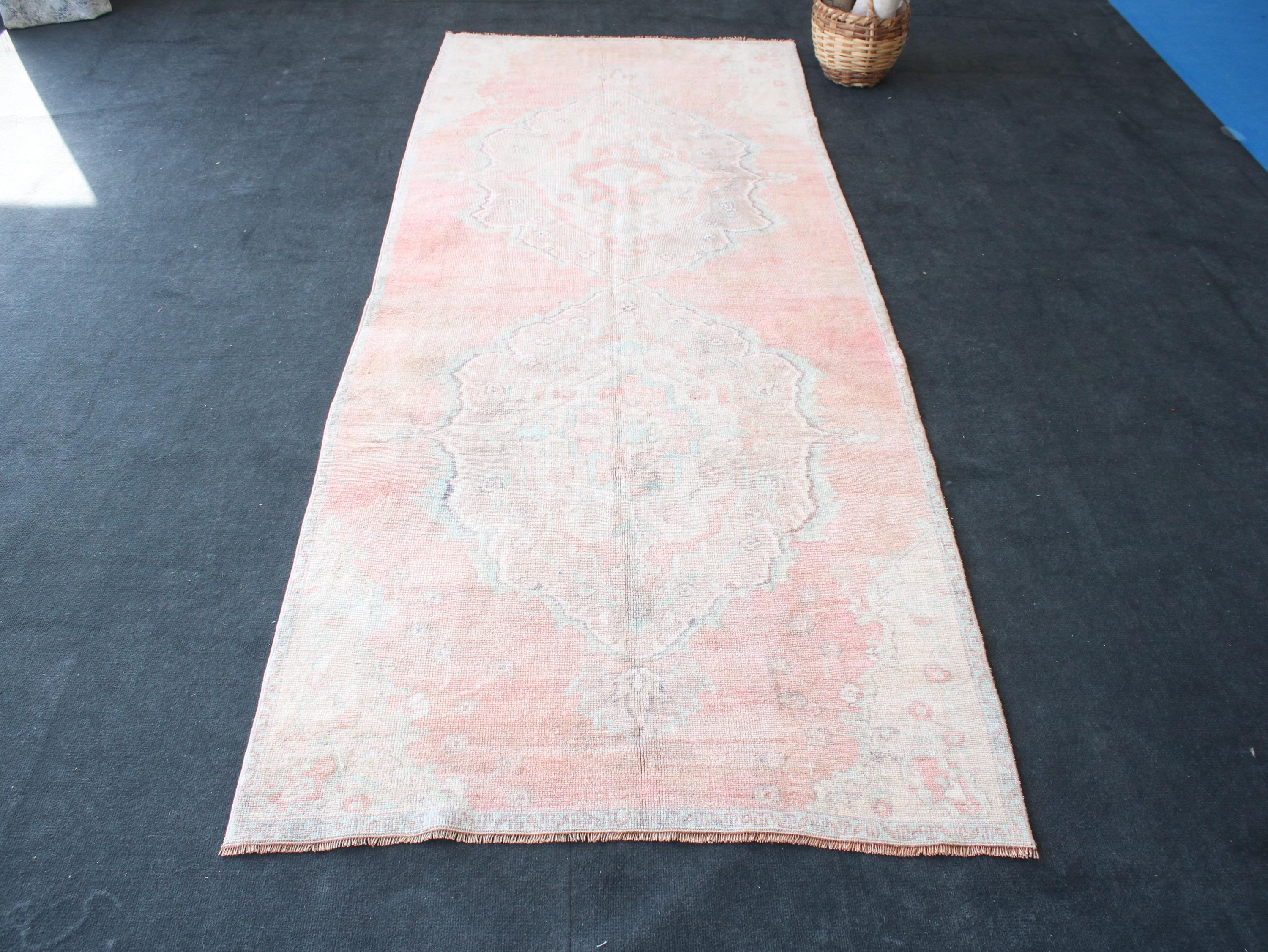 137×123 “Rose quartz”ViNTAGE TURKiSH RUG 137×123 “Rose quartz”ViNTAGE TURKiSH RUG 137×123 “Rose quartz