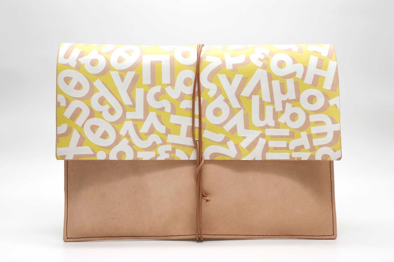 Cartera tipo sobre / maletín de cuero para sus documentos de trabajo, computadora portátil, tableta / bolso de gran tamaño / bolso de negocios. Alfabeto griego imagen 5