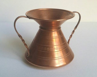 Anfora in rame , lavorata e incisa a mano , vintage ( da colezzione)