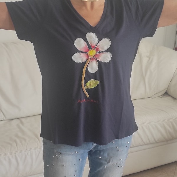 T-Shirt Baumwolle mit von Hand aufgetragener und gefärbter Blume, Kollektion AmAmAmi