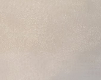 Schlichter weißer Organzastoff, weißer Organzastoff.