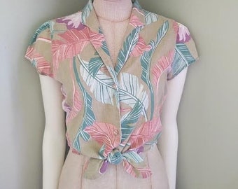 1970s cropped tie front top in Hawaiian print with gathered cap sleeves