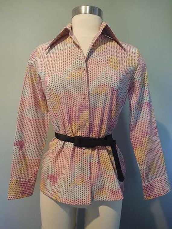1970s psychedelic print pink button down blouse