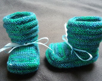 Babyschuhe gestrickt grün, Handarbeit, Sohlenlänge 11 cm, Neu - gestrickt / gehäkelt