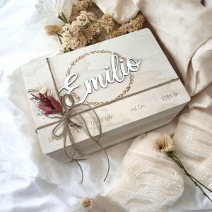 Erinnerungs Kiste aus Vollholz / individuell gestaltet / Geschenk zur Geburt / Geld Geschenk / Baby Namensgeschenk