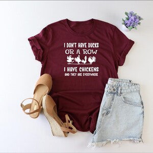 Camiseta "No tengo patos ni una fila", camiseta "Pollo por todas partes", camiseta divertida de mamá gallina, camiseta de la loca de las gallinas, camiseta de los entusiastas de las gallinas, mamá imagen 2