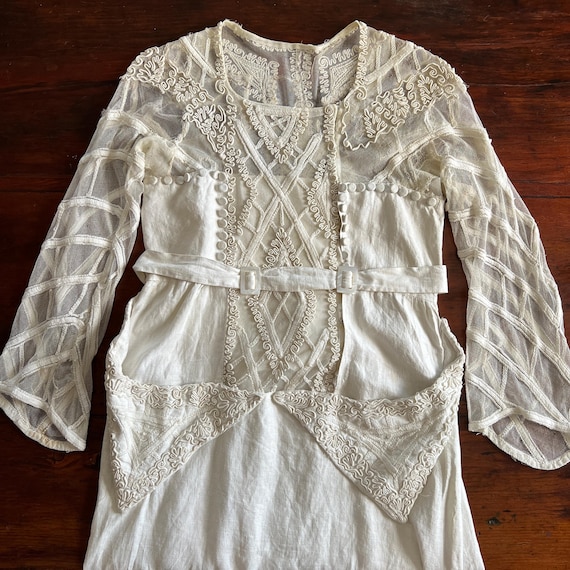1910s/1920s Antique Linen and Lace Embroidered Dr… - image 3