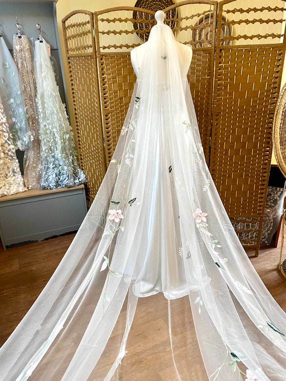 ORANGE WILDFLOWER: Bridal Veil, Summer Fall Wedding, Floral Embroidery  Wedding Veil, Wedding Inspo, Orange Wedding, Wedding Trends, Spring 