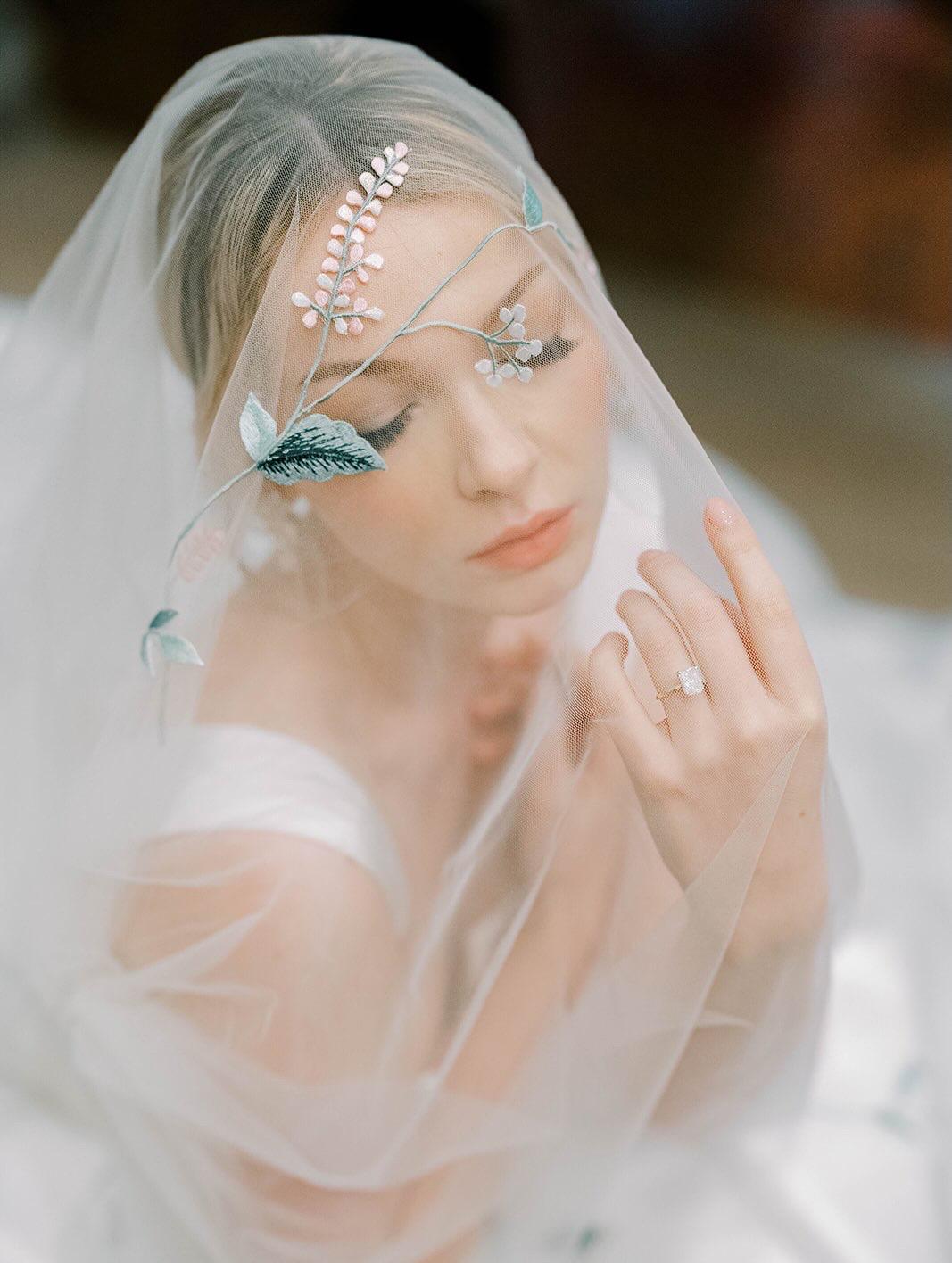 Goddess White Floral Appliqué Bridal Comb Veil Amazon.com: Colorful Floral Edge Bridal Veil with Comb  main image 2