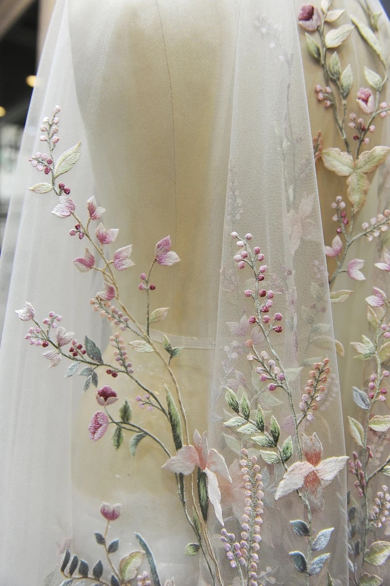 SAKURA - Velo de novia con flores bordadas: Velo con flores silvestres en 3D, colores pastel. Personalizable. imagen 6