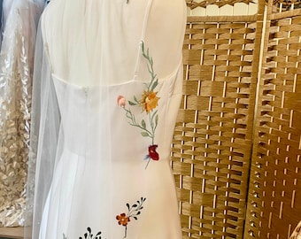 PAPAVER - 刺繍入り花柄ウェディングベール：カラフルな野花の縁取り、ハンドメイド