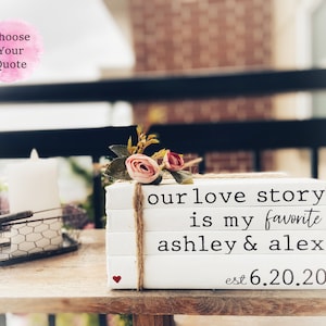 Libri personalizzati in stile shabby chic per decorazioni nuziali o come regalo per gli sposi