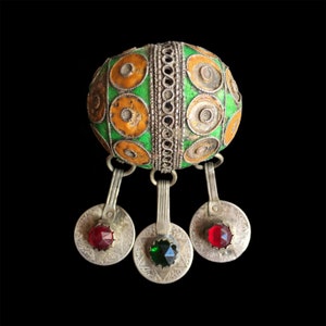 Alter Berber Tagmout, marokkanischer Silberanhänger, Tribalanhänger aus Silber und Emaille, marokkanischer Schmuck