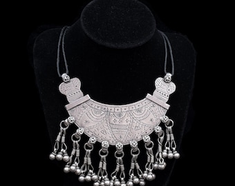 Colgante antiguo de Cachemira, colgante grande de media luna de plata, joyería de Cachemira con sello distintivo, joyería india, adorno étnico vintage