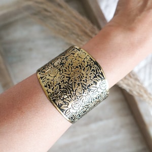 Vintage Black and Gold Etched Floral Cuff, Vintage Costume Jewelry from the 1990s
