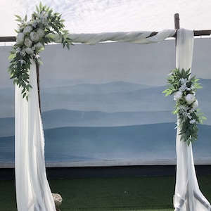 ウェディングアーチフラワー、2個セット ホワイト牡丹の花飾り、人工ユーカリの葉の花、薄手のドレープ、椅子、アーバー、結婚式用