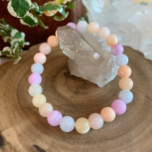 Buntes Chalcedon Perlenarmband. Perlen Armband. Halschakra