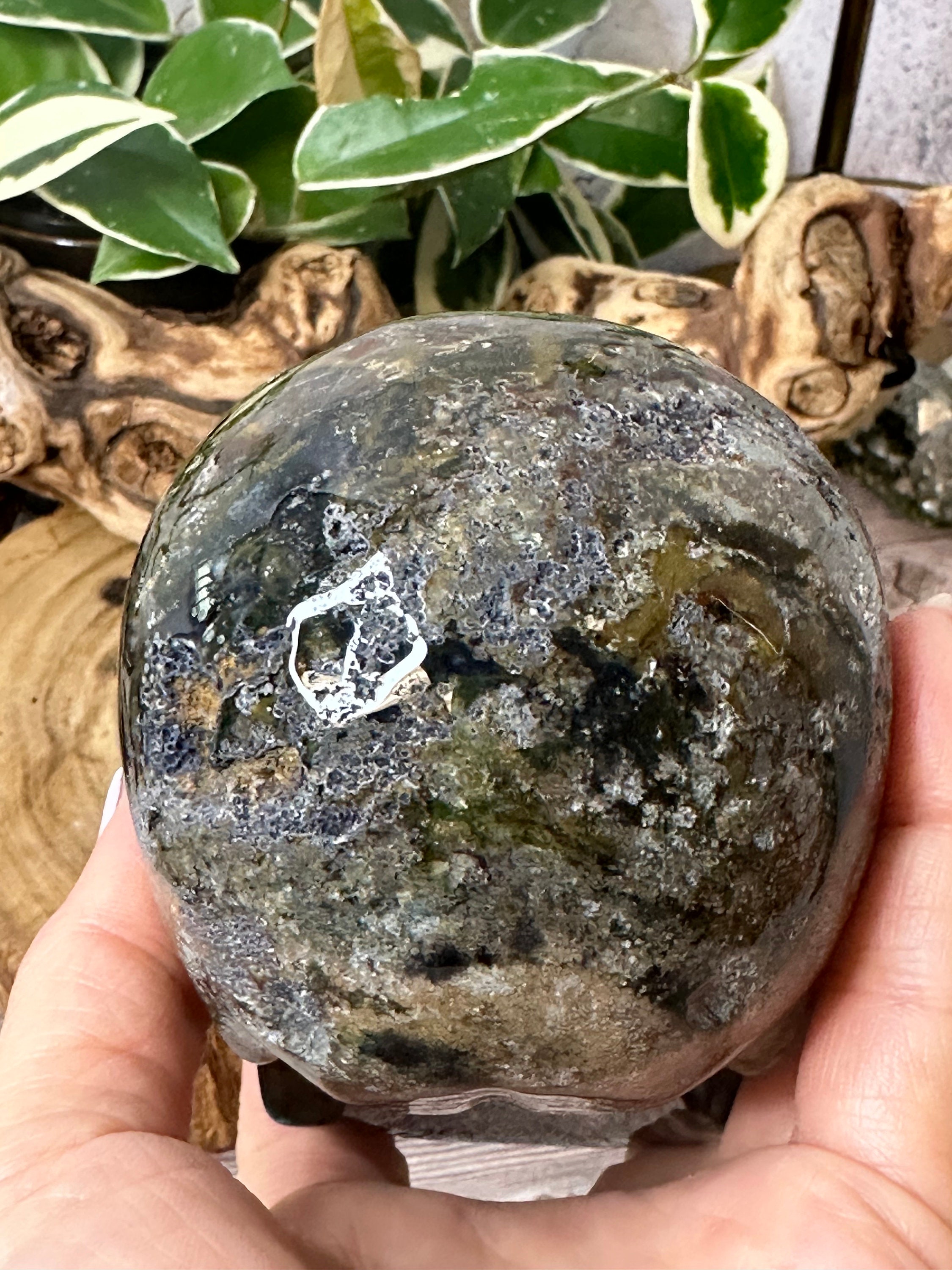Crâne de cristal sculpté en Jaspe océanique naturel de 13 cm et 1.3 kg