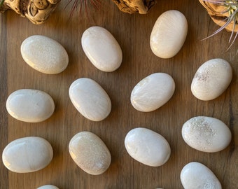 Scolecite Palm Stone