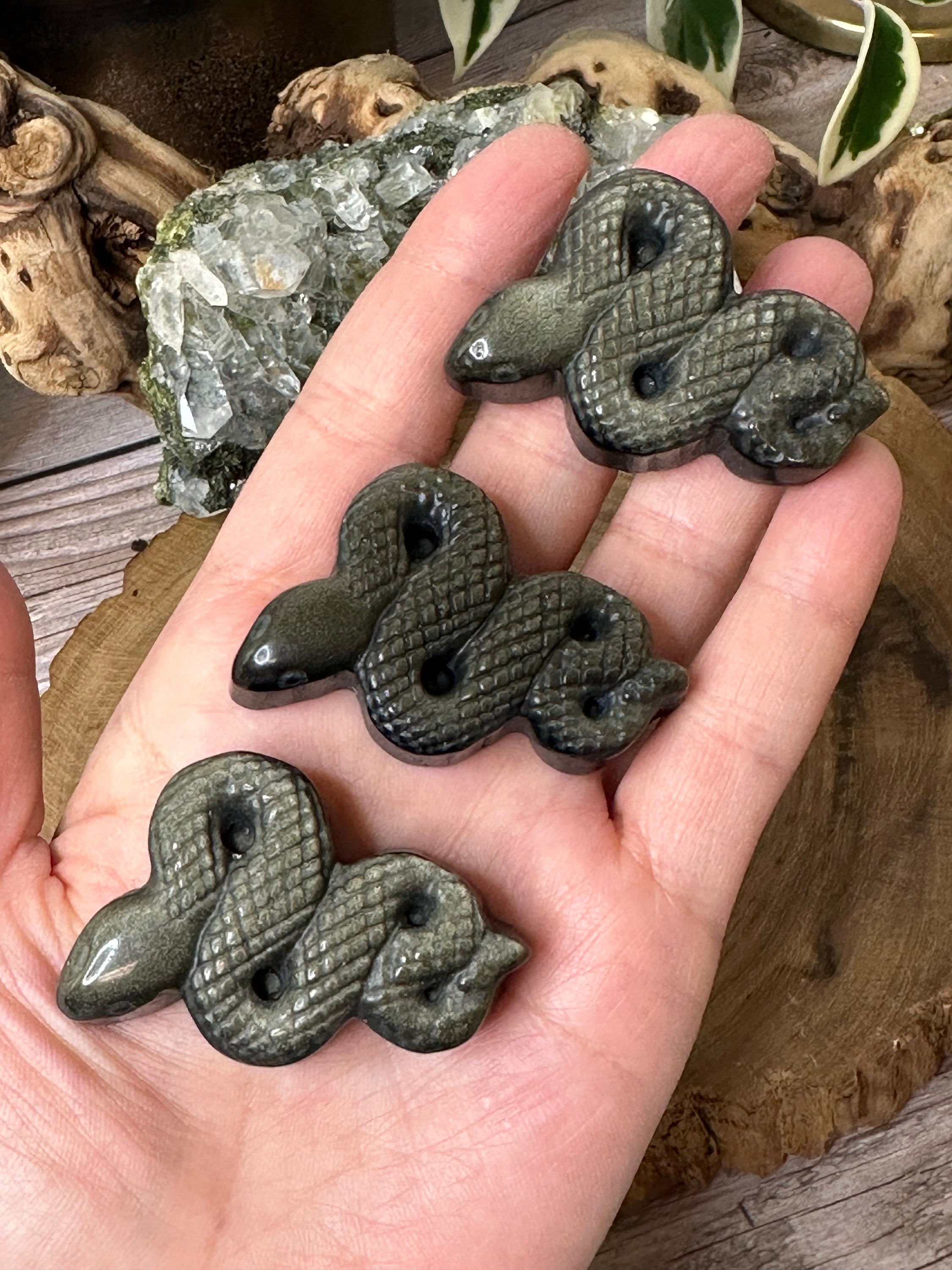 金/銀の光沢を持つ黒曜石の蛇の彫刻 - Etsy 日本