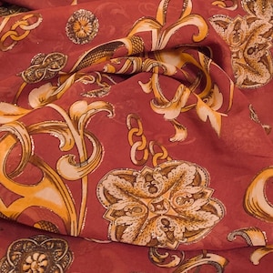 Oro Rojo Floral Estampado Desfa Tejido De Gasa 45'' PRECIO POR METRO