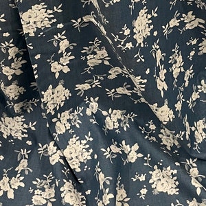 Navy White Floral Chambray Fabric 58&#39;&#39; PRICE PER METER