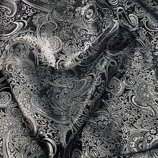 Tissu brocart métallisé motif cachemire noir argent 58 po. PRIX AU MÈTRE