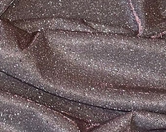 Dammigt rosa nitmönster med glitter, lurextyg 50 cm PRIS PER METER